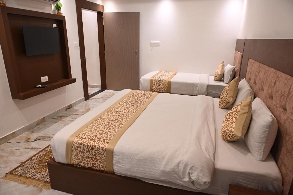 Deluxe King Room room - Image 1