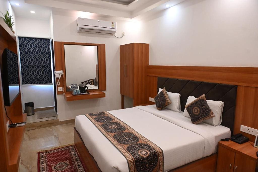 Deluxe King Room room - Image 3