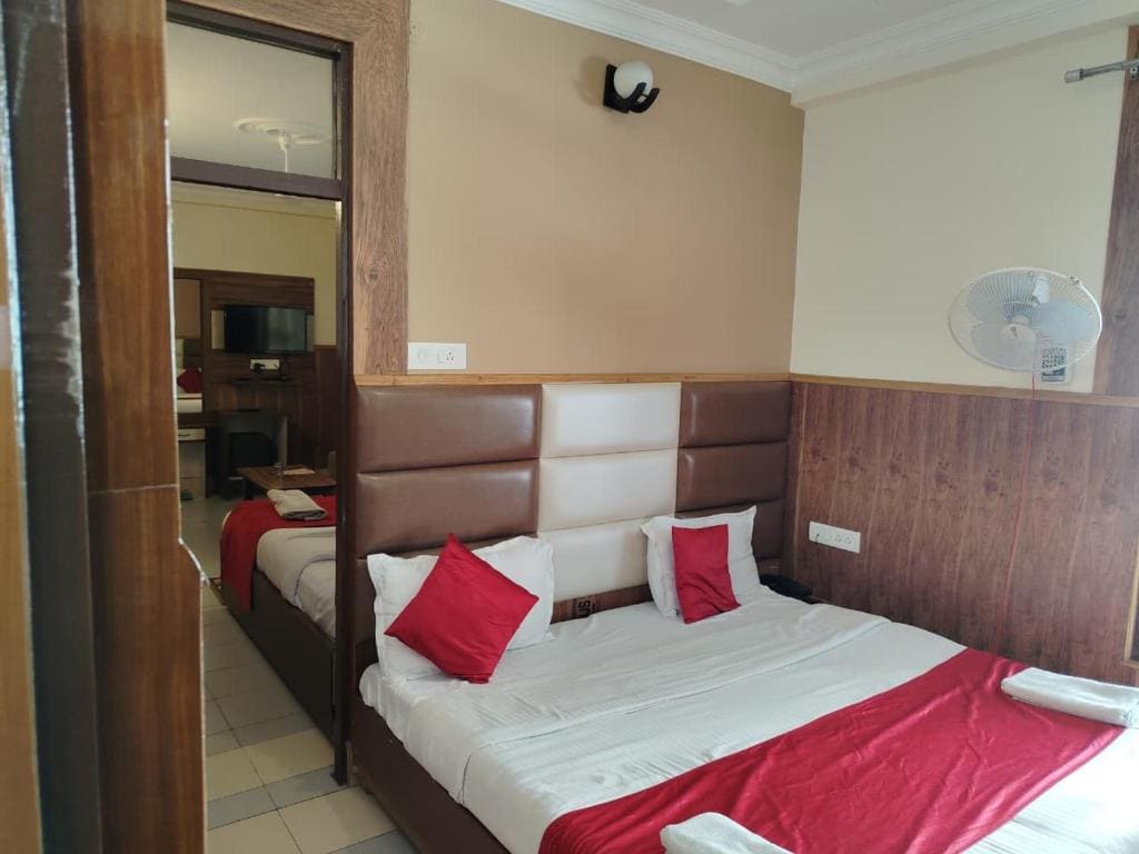 Family Room with Mountain View room - Image 2