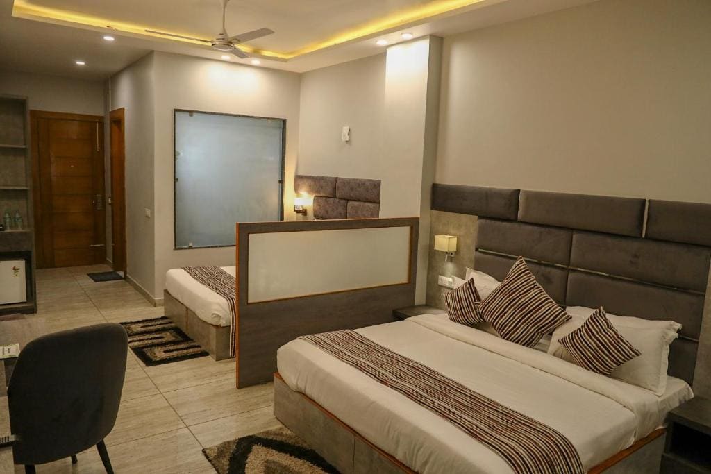 Deluxe Room room - Image 2