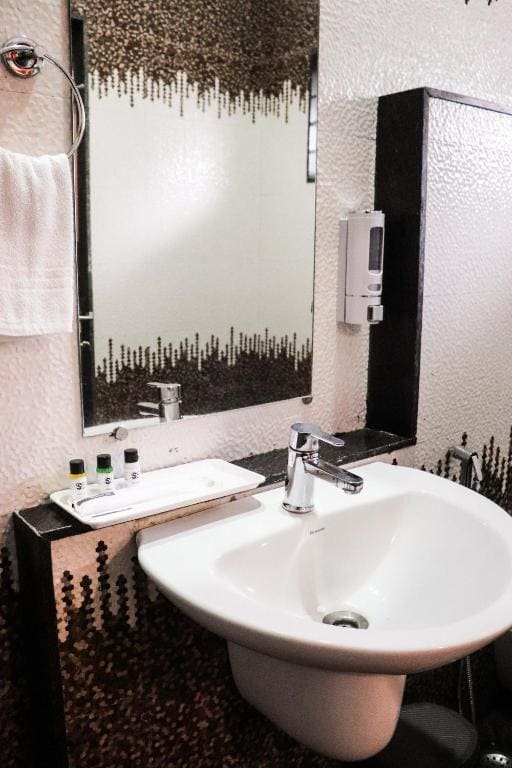 Standard Double Room room - Image 3
