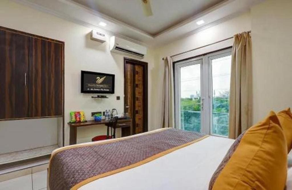 Deluxe Double Room with Balcony room - Image 1