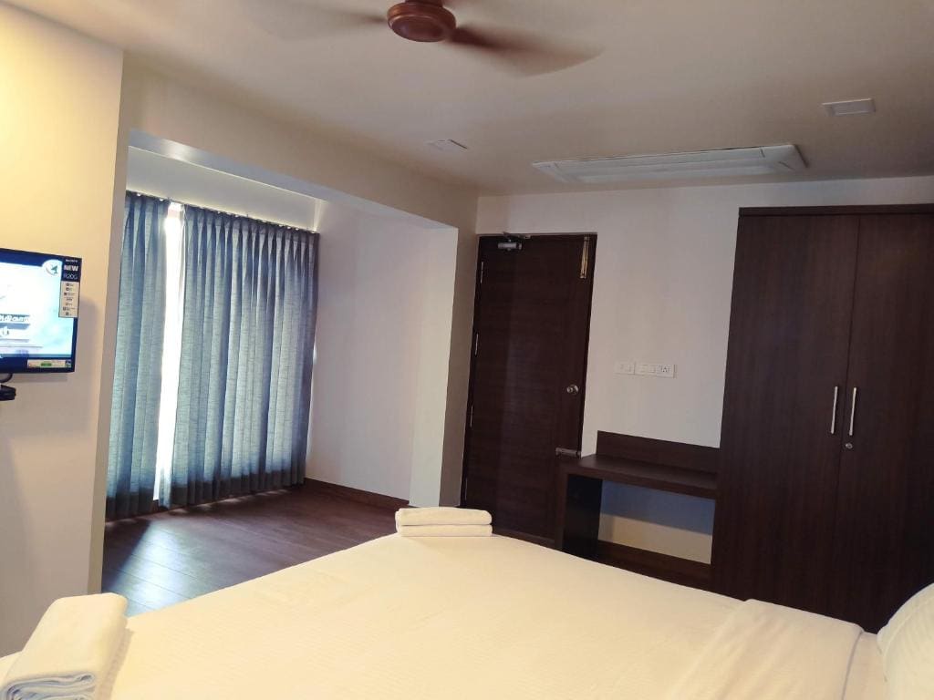 Family Room room - Image 3
