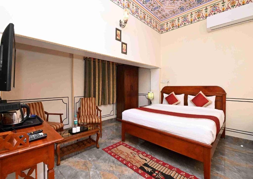 Superior Triple Room room - Image 1