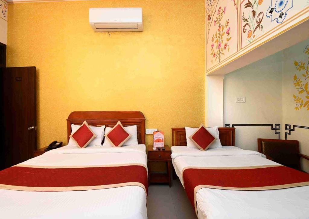 Superior Triple Room room - Image 3