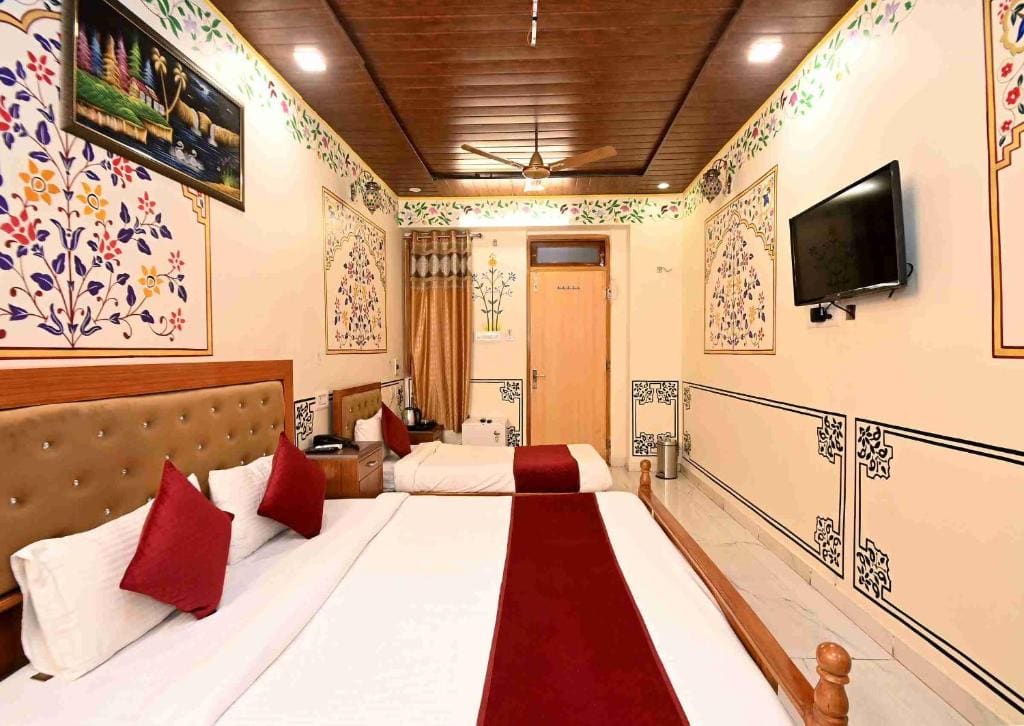 Superior Triple Room room - Image 2