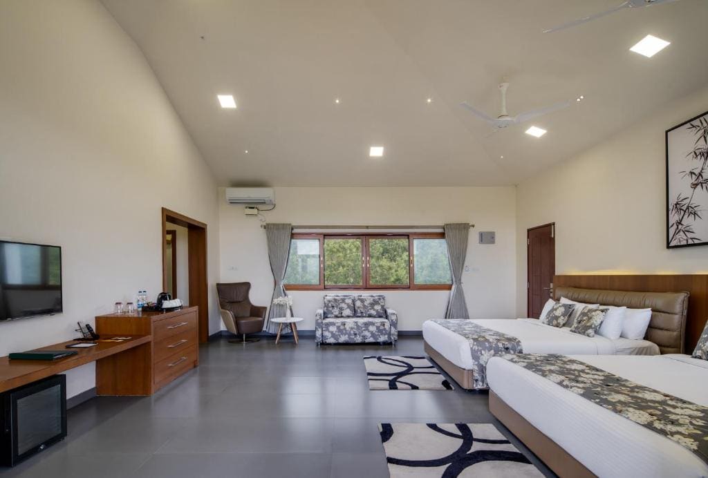 Deluxe Family Suite room - Image 2