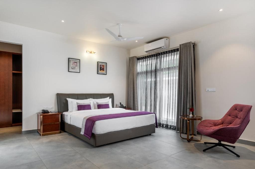 Double Room with Balcony room - Image 2