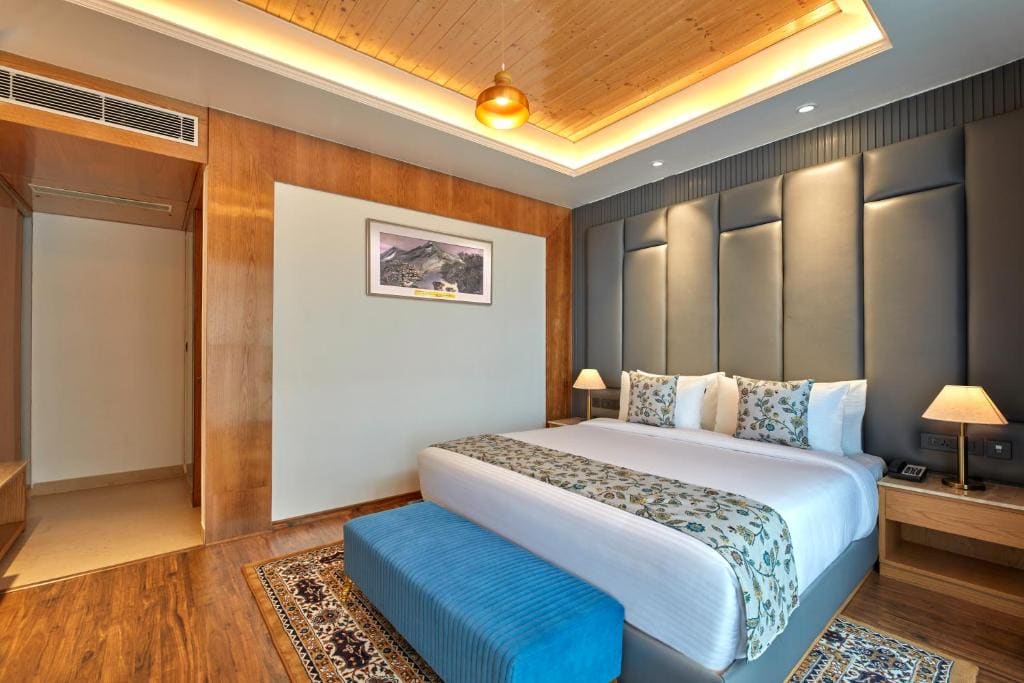 Luxury Suite with Balcony room - Image 1
