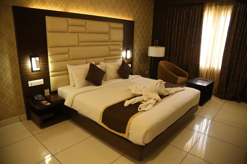 Superior Double or Twin Room room - Image 3