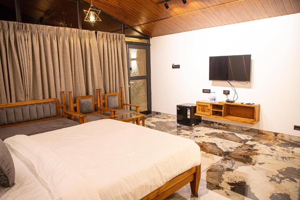 Superior Double Room room - Image 3