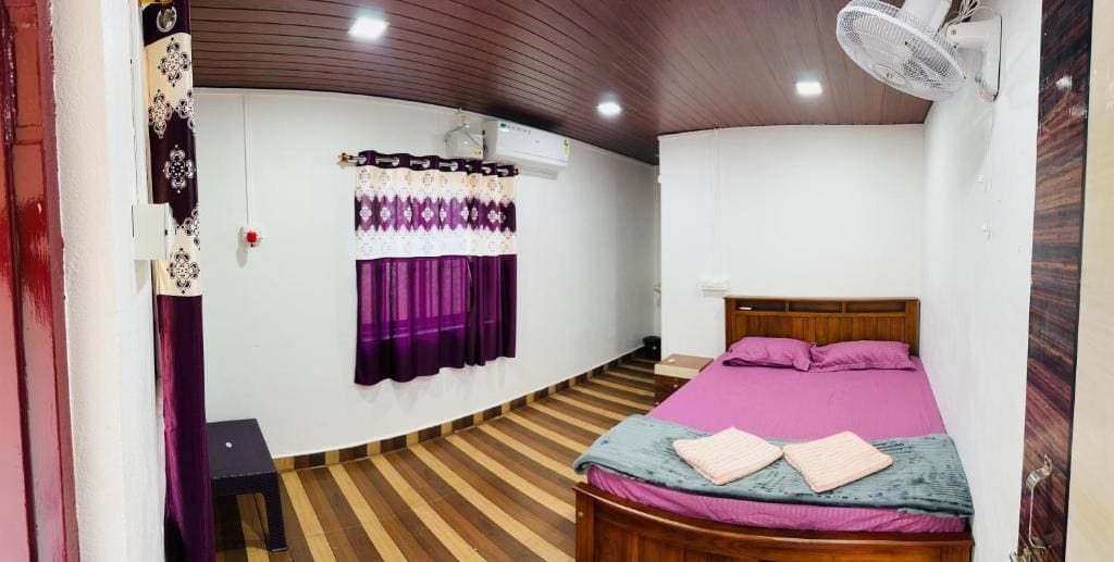 Deluxe Double Room with Bath room - Image 2