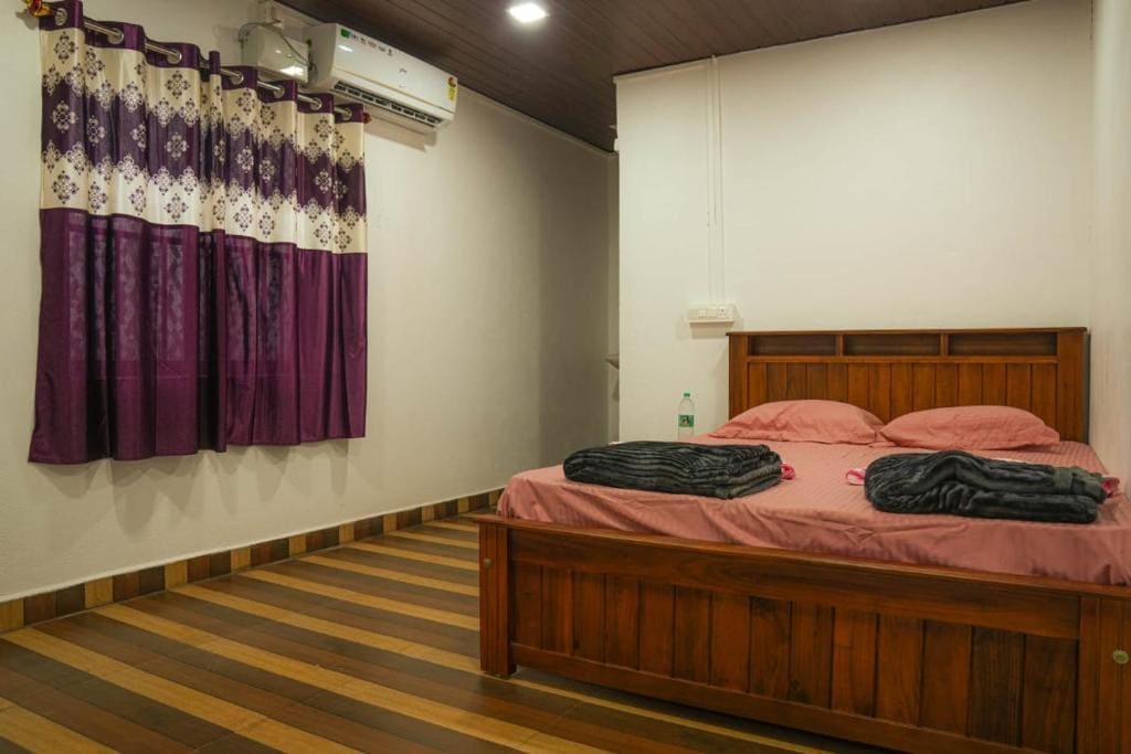 Deluxe Double Room with Bath room - Image 1