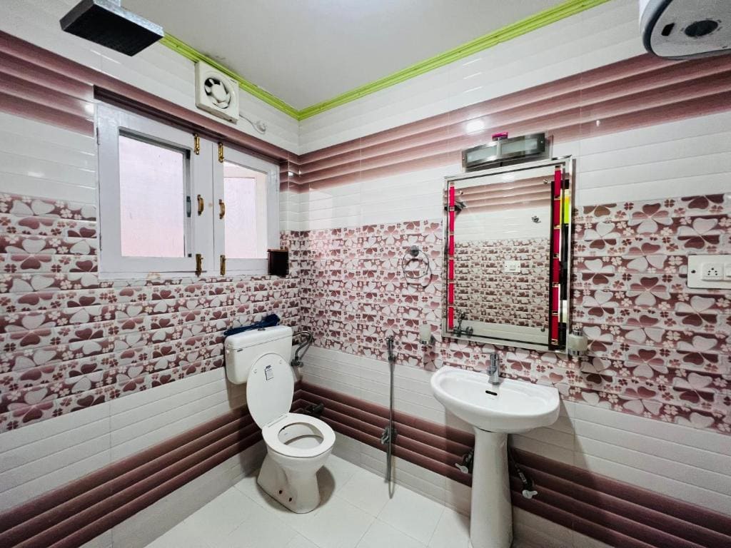 Double Room with Lake View room - Image 2