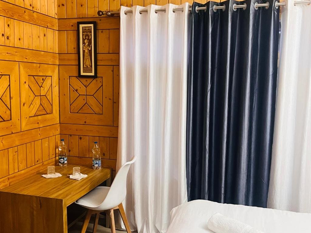 Double Room with Private Bathroom room - Image 3