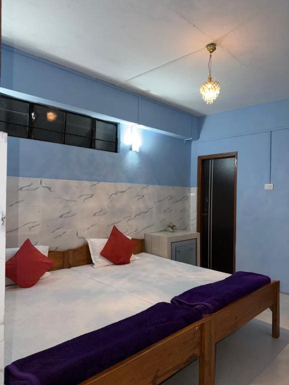 Standard Family Room room - Image 2