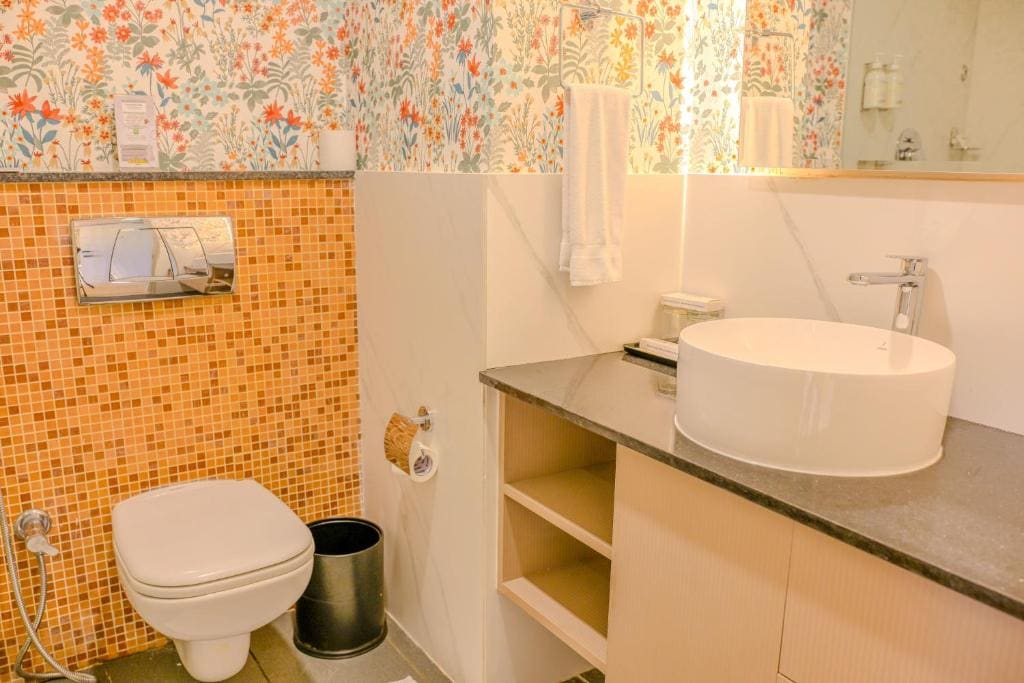 Standard Twin Room room - Image 3