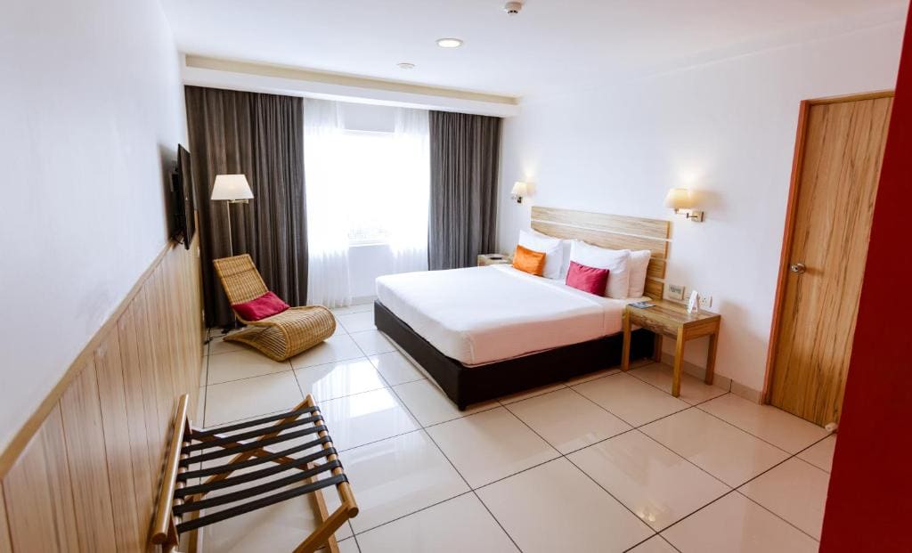 Deluxe King Room room - Image 1