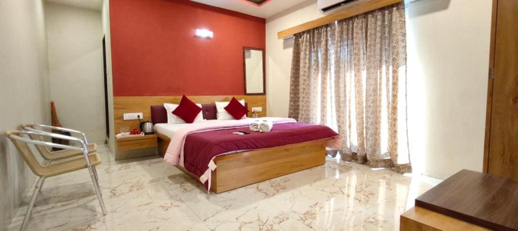 Deluxe Queen Room room - Image 1