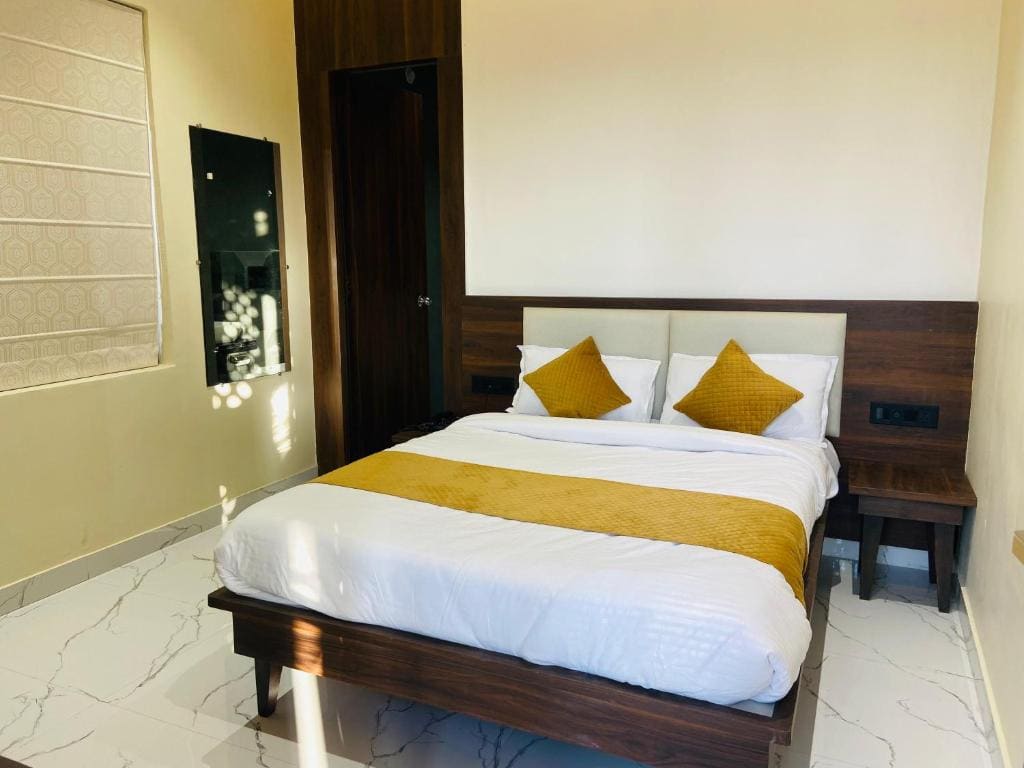 Deluxe Room room - Image 2
