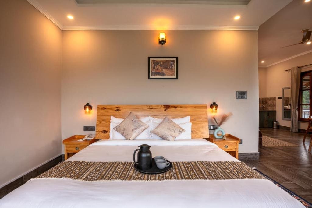 Suite with Lake View room - Image 2