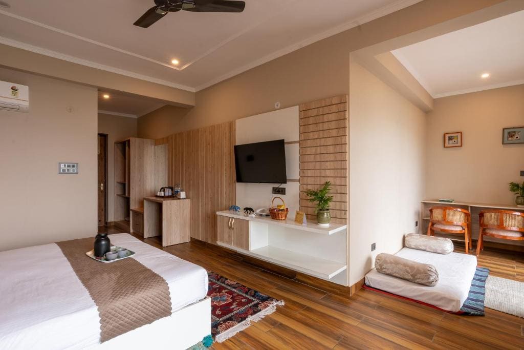 Suite with Lake View room - Image 3