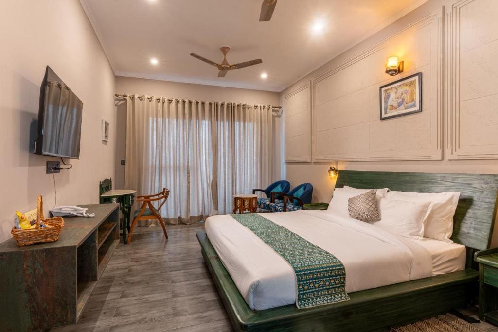 Suite with Lake View room - Image 1