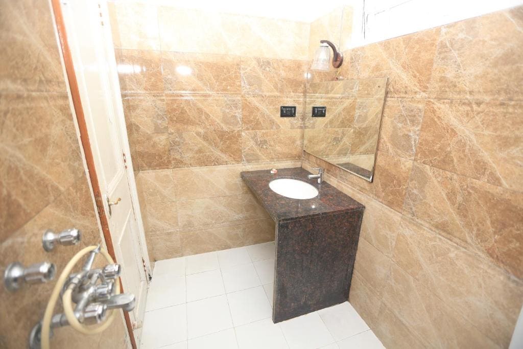 Budget Triple Room room - Image 3