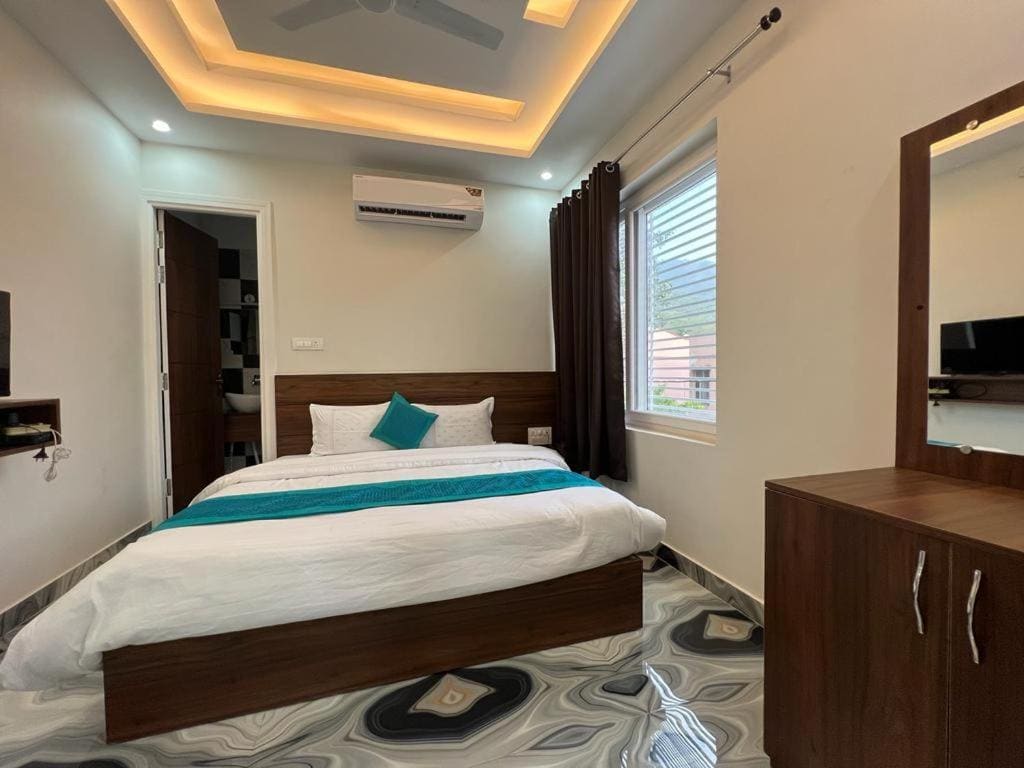 Three-Bedroom Suite room - Image 2