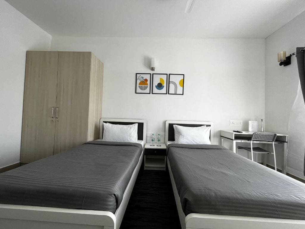 Superior Twin Room room - Image 3