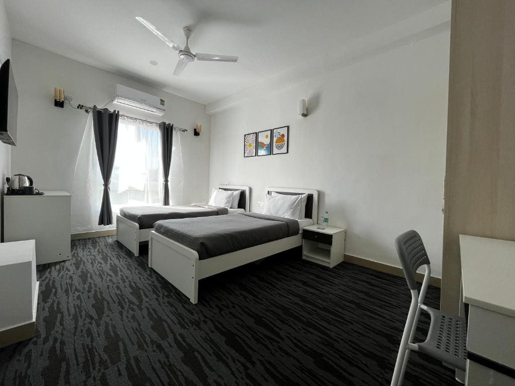 Superior Twin Room room - Image 2