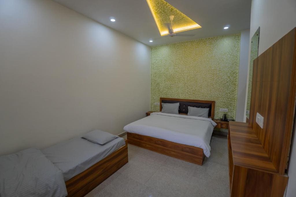 Triple Room with Balcony room - Image 1