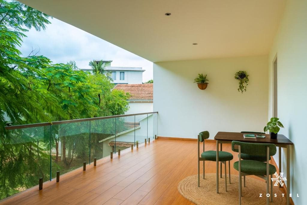 Superior Deluxe Room with Shared Balcony room - Image 2