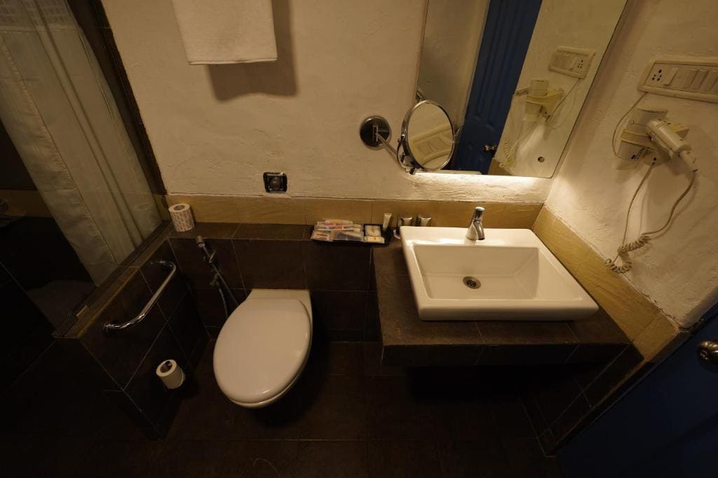 Standard Double Room (Complimentary Welcome Drink on arrival) room - Image 2
