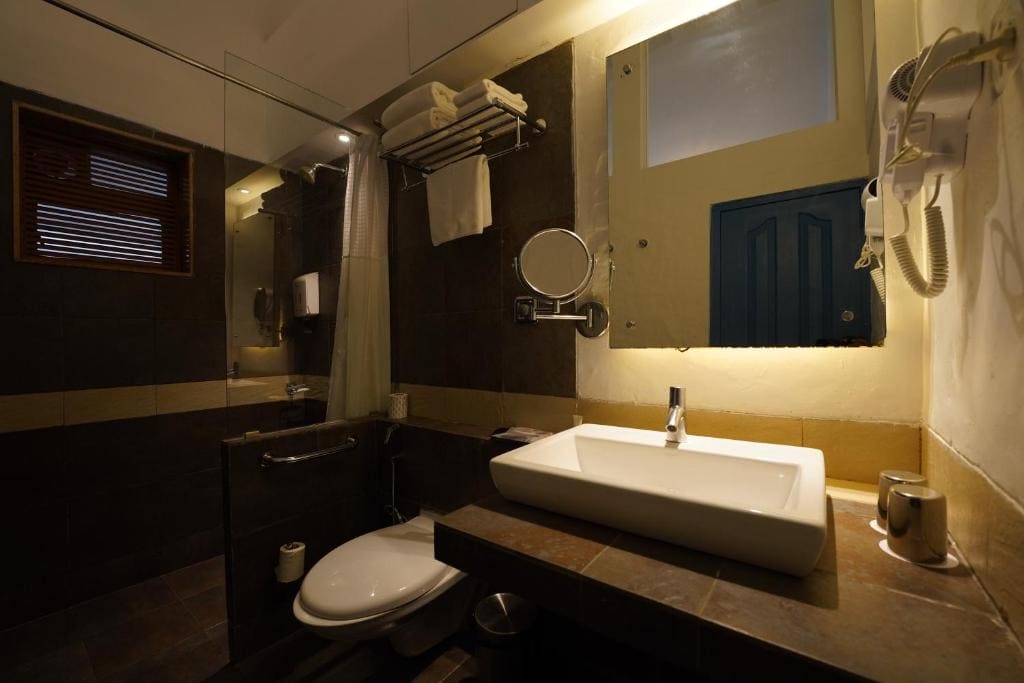 Deluxe Double Room with Balcony room - Image 2