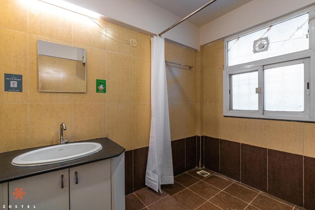 Bed in 6-Bed Mixed Dormitory Room room - Image 1
