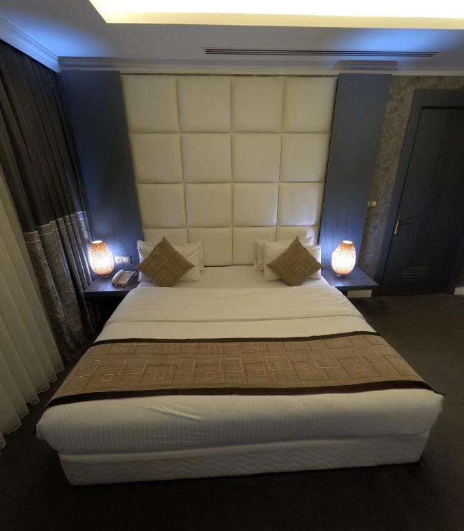 Deluxe Double or Twin Room room - Image 2