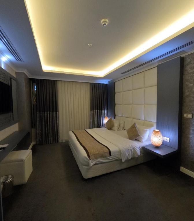 Deluxe Room room - Image 1