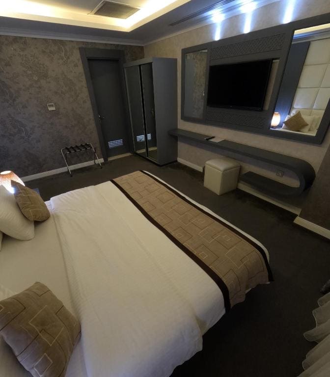 Deluxe Double or Twin Room room - Image 3