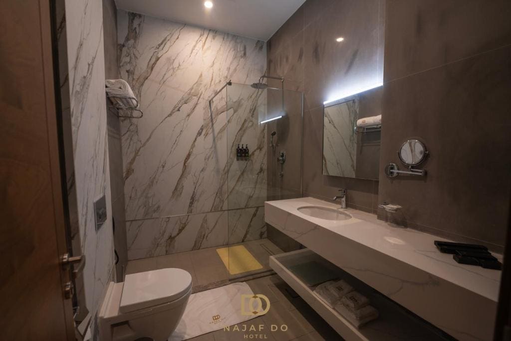 Deluxe King Room room - Image 2