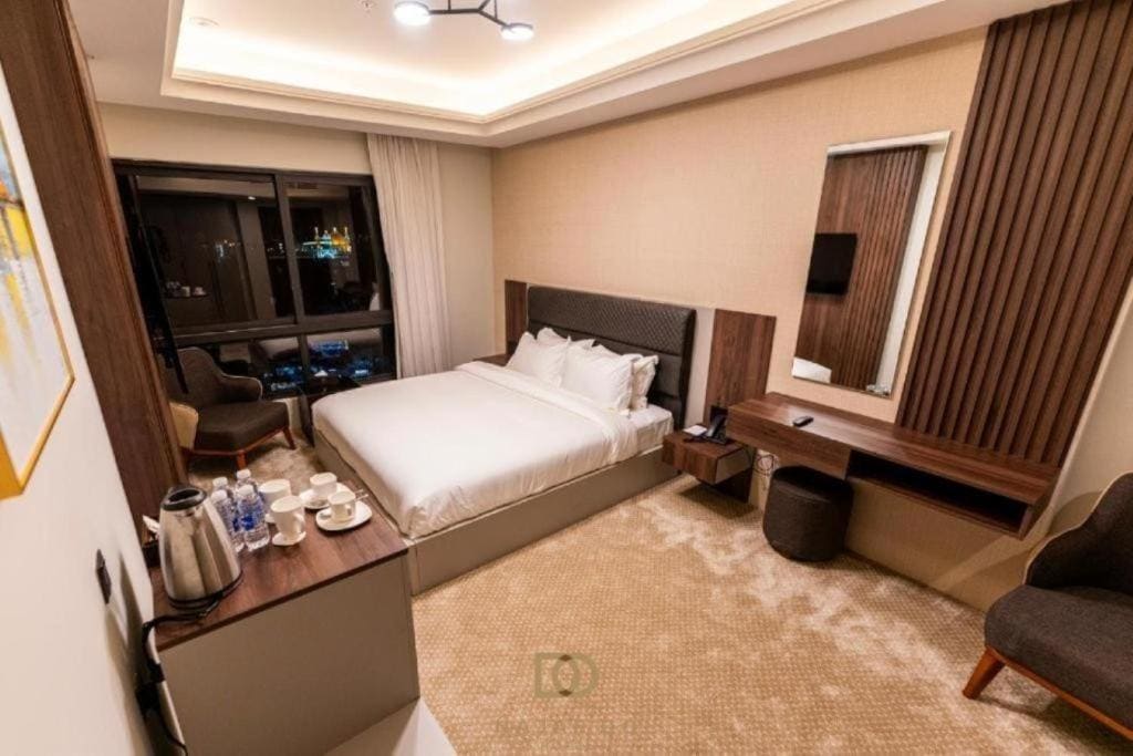Deluxe King Room room - Image 3