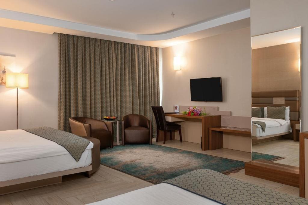 Deluxe Room room - Image 3