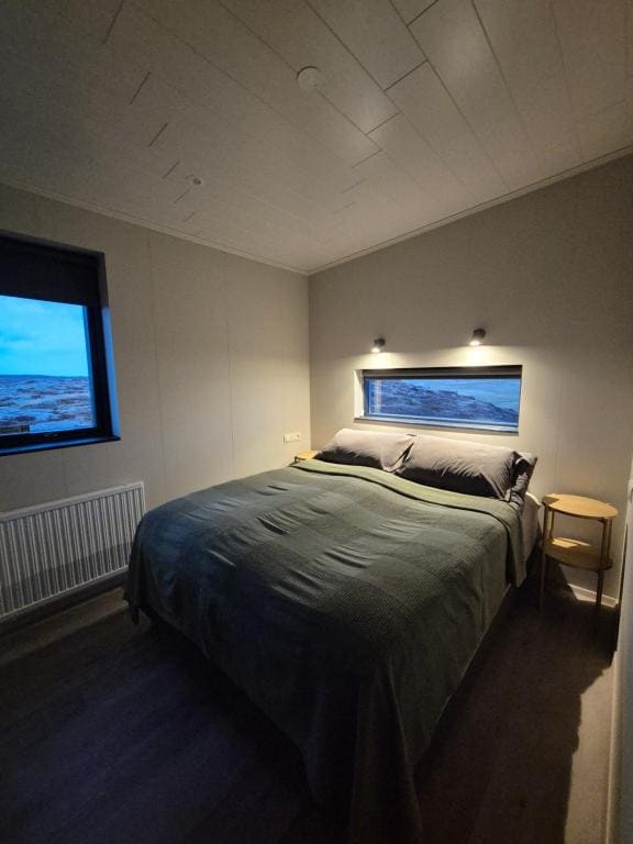 One-Bedroom House room - Image 1