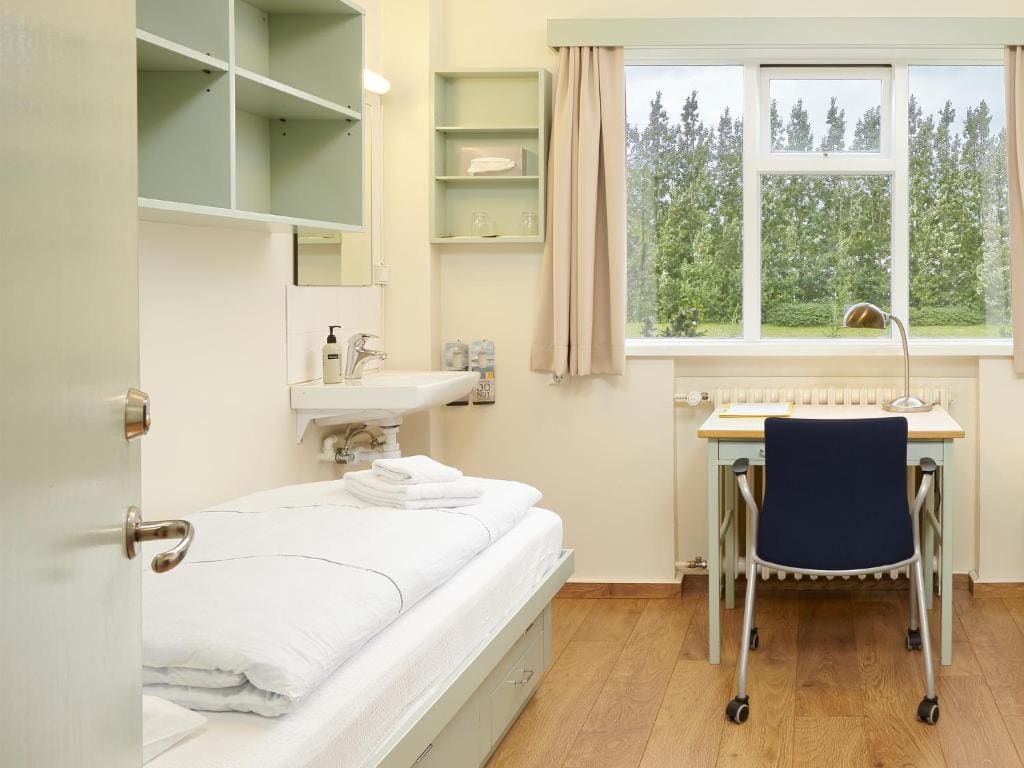 Single Room with Shared Bathroom room - Image 1