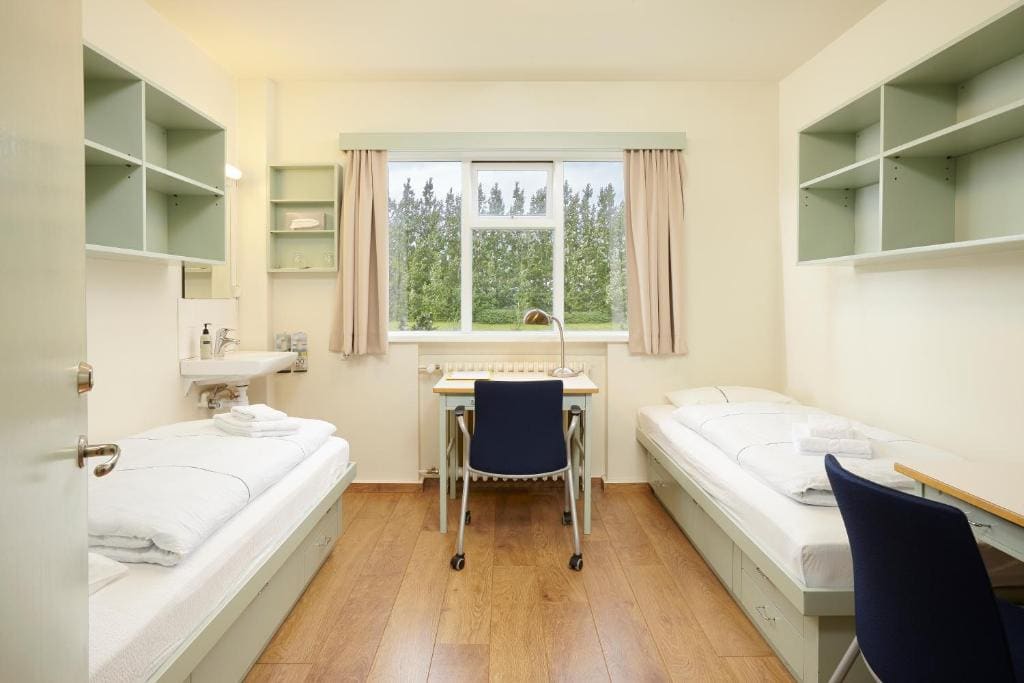 Twin Room with Shared Bathroom room - Image 2