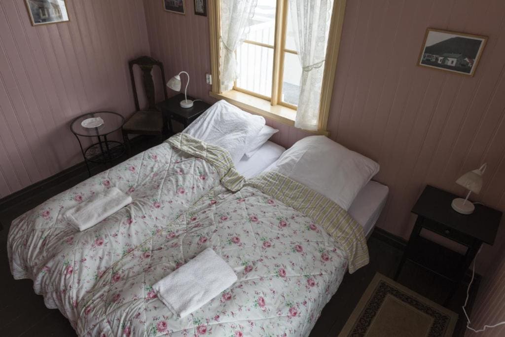 Double or Twin Room with Shared Bathroom room - Image 2