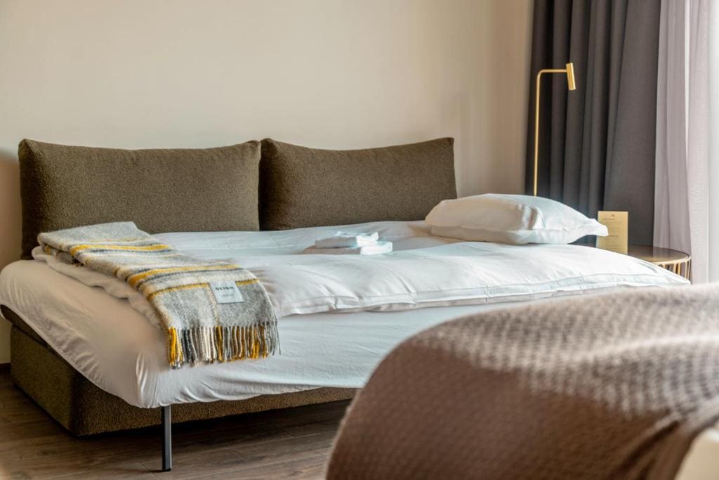 Deluxe Double Room with Sofa Bed room - Image 3