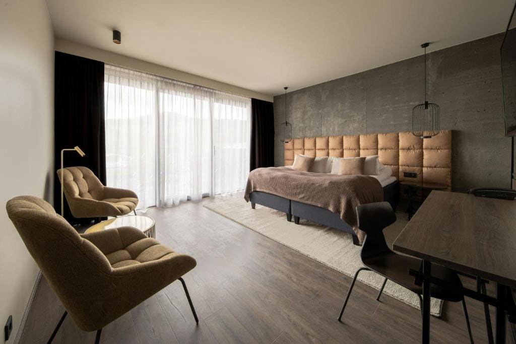 Deluxe Double Room with Balcony room - Image 3