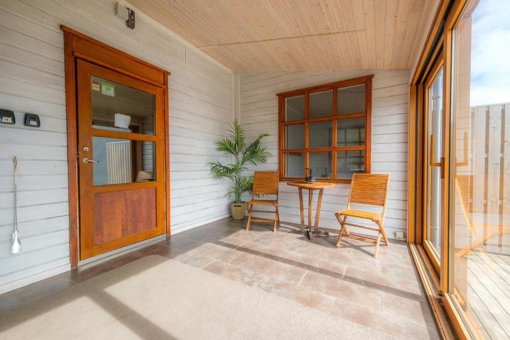 Family Room room - Image 2