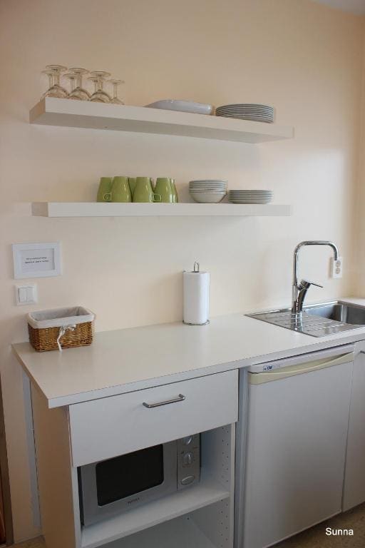 Basic Double Room with Shared Bathroom room - Image 1